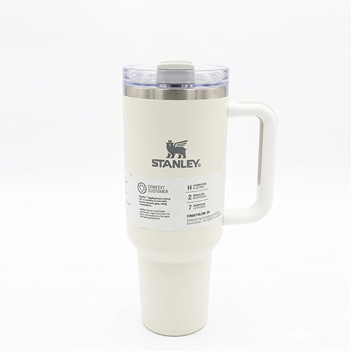 كوب STANLEY Quencher H2.0 سعة 40 أونصة بعزل حراري وغطاء FlowState لون بيج غامق