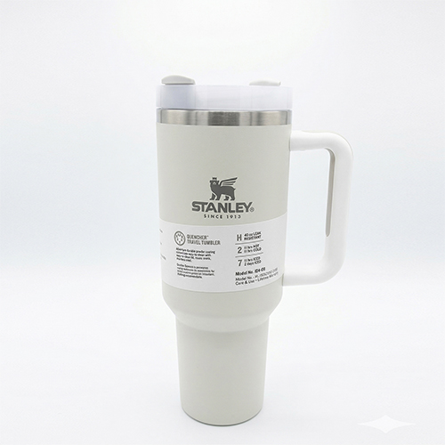 كوب STANLEY Quencher H2.0 سعة 40 أونصة بعزل حراري وغطاء FlowState لون بيج غامق