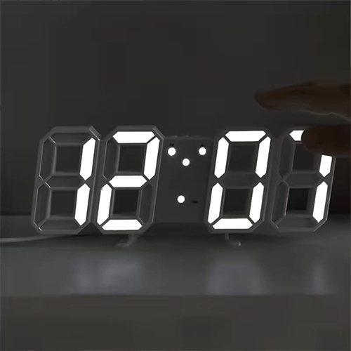 ساعة LED رقمية بمنبه وريموت وتحكم بالسطوع وقياس الحرارة