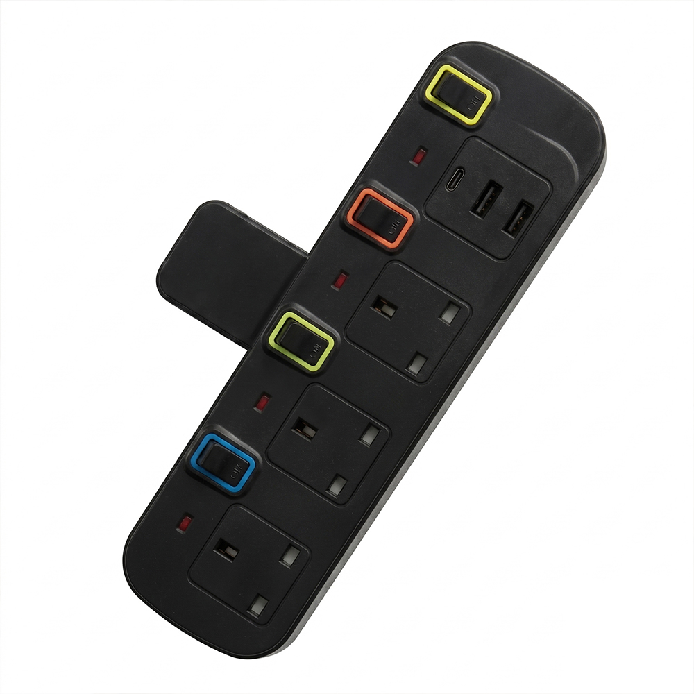 محول TradaMax متعدد 4 مخارج مع USB وType-C بقدرة 2000 واط (أسود)