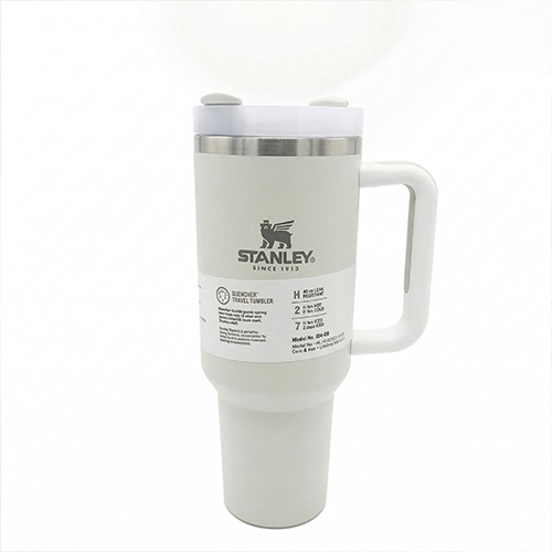كوب STANLEY Quencher H2.0 سعة 40 أونصة بعزل حراري وغطاء FlowState لون بيج غامق